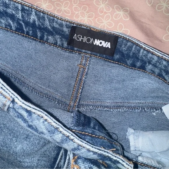 Fashion nova cut off short shorts NWT 9 - Picture 2 of 4